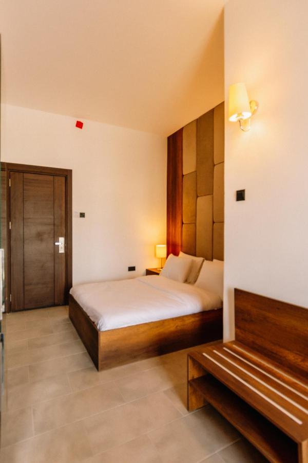 Cezar'S Airport Hotel 니코시아 외부 사진