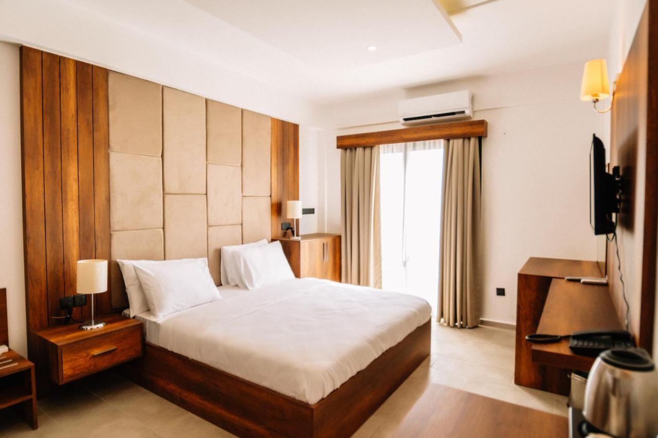 Cezar'S Airport Hotel 니코시아 외부 사진